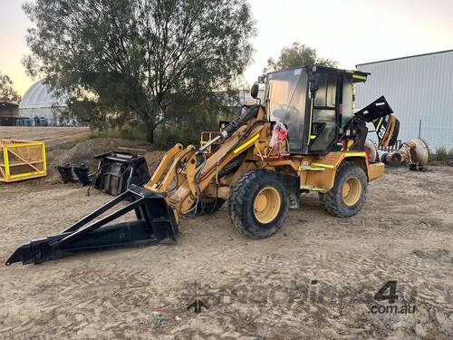 2004 Caterpillar 908 Wheel Loader – Low Hours, 4-in-1 Bucket & Attachments