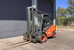 Linde 5T LPG Forklift - Fitted with Fork Positioner