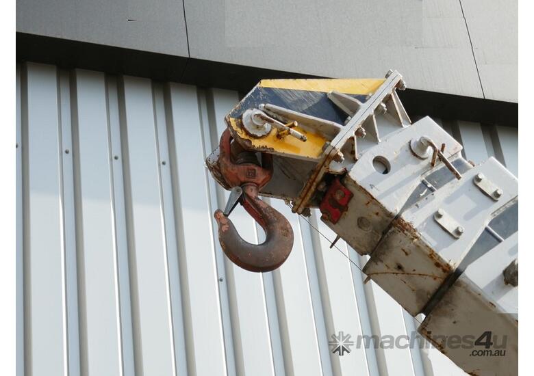 caption GLEASON CRANES 2012 MANITEX-VALLA 75E PICK AND CARRY