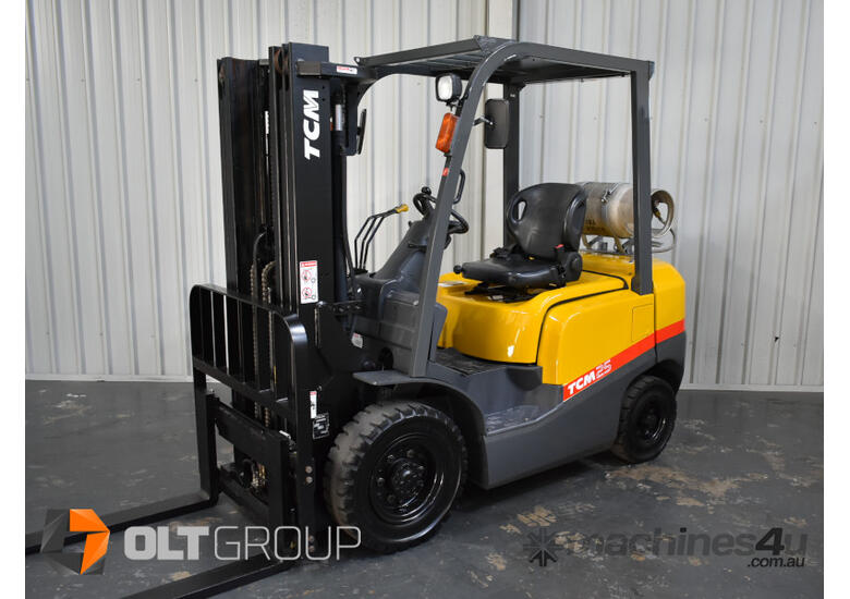 caption Used TCM FG25T3 2.5 Tonne Forklift LPG 4350m Container Mast with Sideshift 2016 Series