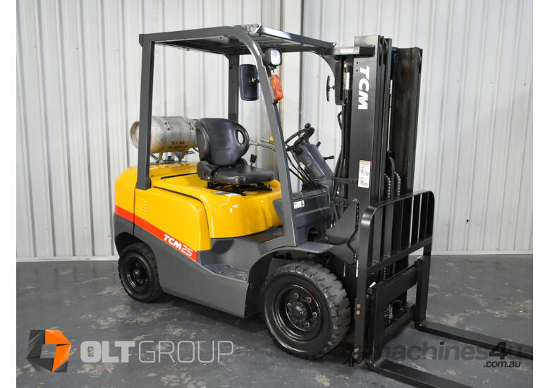 caption Used TCM FG25T3 2.5 Tonne Forklift LPG 4350m Container Mast with Sideshift 2016 Series