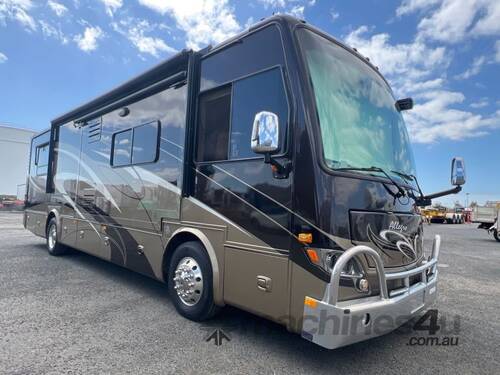 2011 Tiffin Allegro Breeze 32BR Motor Home