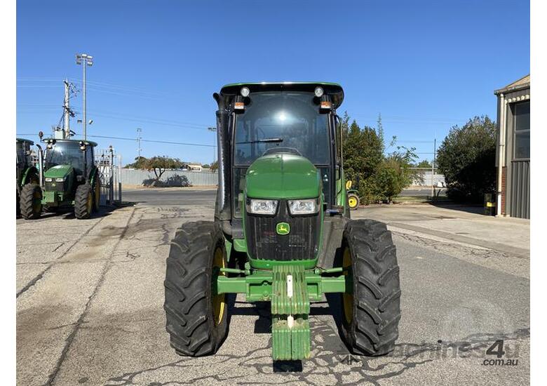 caption John Deere 5115M MFWD