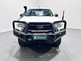 2021 Toyota Hilux SR Diesel - picture0' - Click to enlarge