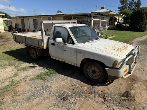caption 1989 TOYOTA HILUX UTE