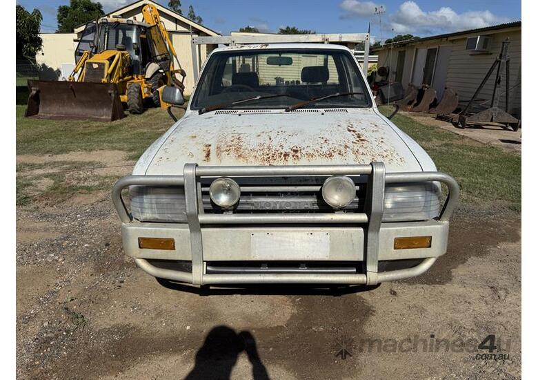 caption 1989 TOYOTA HILUX UTE