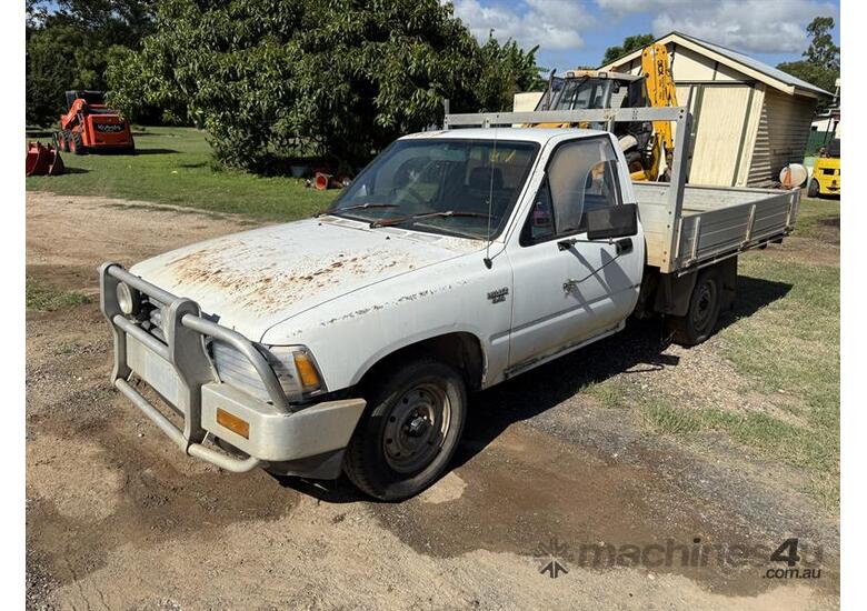 caption 1989 TOYOTA HILUX UTE