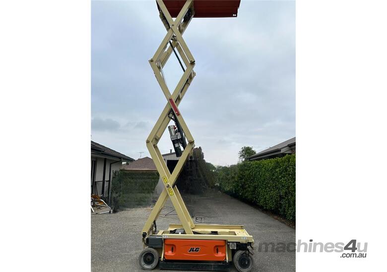 caption JLG 1930 ES electric scissor lift - Low Hours, Newly Refurbished!