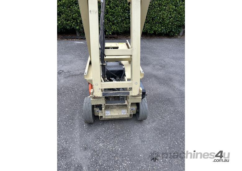 caption JLG 1930 ES electric scissor lift - Low Hours, Newly Refurbished!
