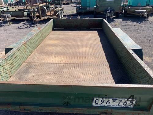 caption 1988 LDK Tandem Axle Box Trailer