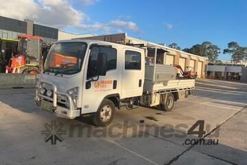 Isuzu 2011   NH NLSR B11