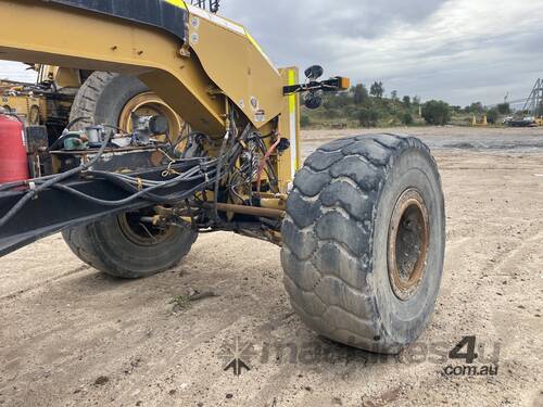 caption 2011 Caterpillar 16M Motor Grader