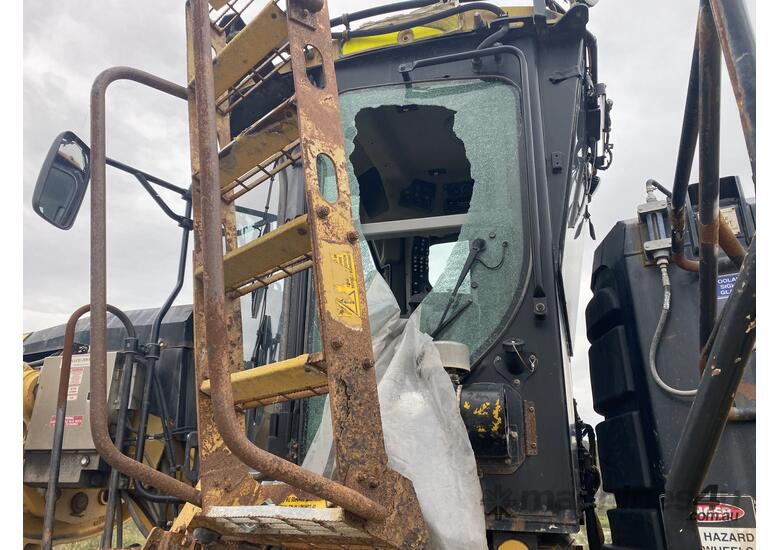 caption 2011 Caterpillar 16M Motor Grader