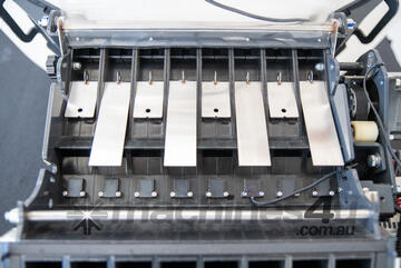 8 ROW, 150L AIRSOW SEEDER