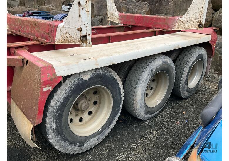 caption 2002 Elphinstone AirRider Tri Axle Low Logger Trailer