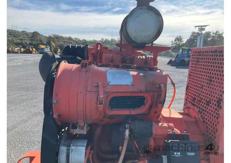 caption 2009 Berwick Trailers Single Axle Pump