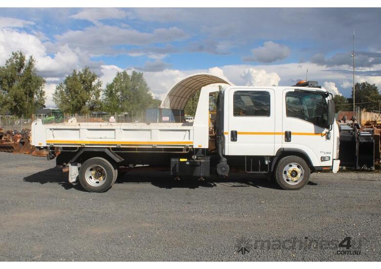 2017 Isuzu Npr 65 190