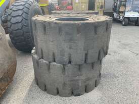 4x Tyres Suit John Deere Wheel Loader - picture0' - Click to enlarge