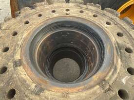 4x Tyres Suit John Deere Wheel Loader - picture1' - Click to enlarge