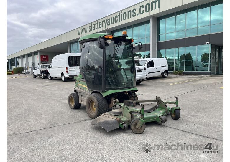 caption John Deere 1585 TerrainCut
