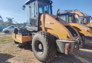 Case 1110EX-D Single Drum Roller