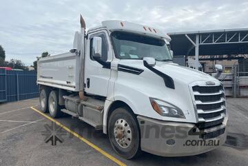 2022 Freightliner Cascadia Tipper