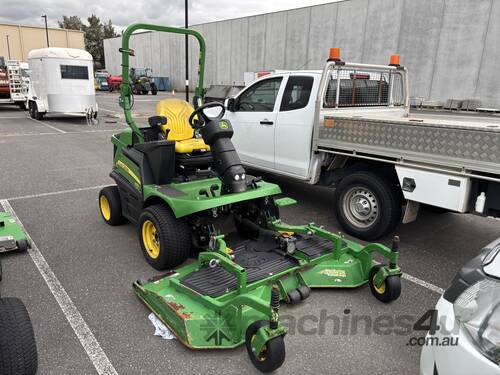 caption John Deere 1570 TerrainCut Commercial Front Mower - Auction