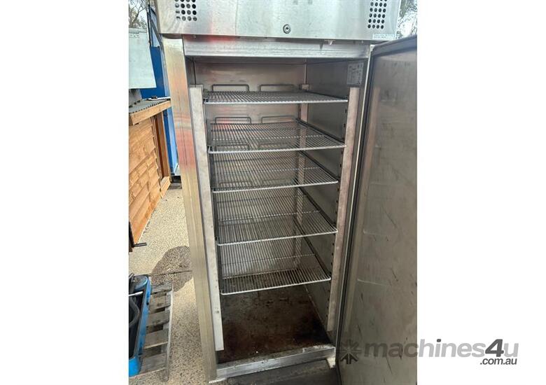 caption BROMIC UPRIGHT FRIDGE