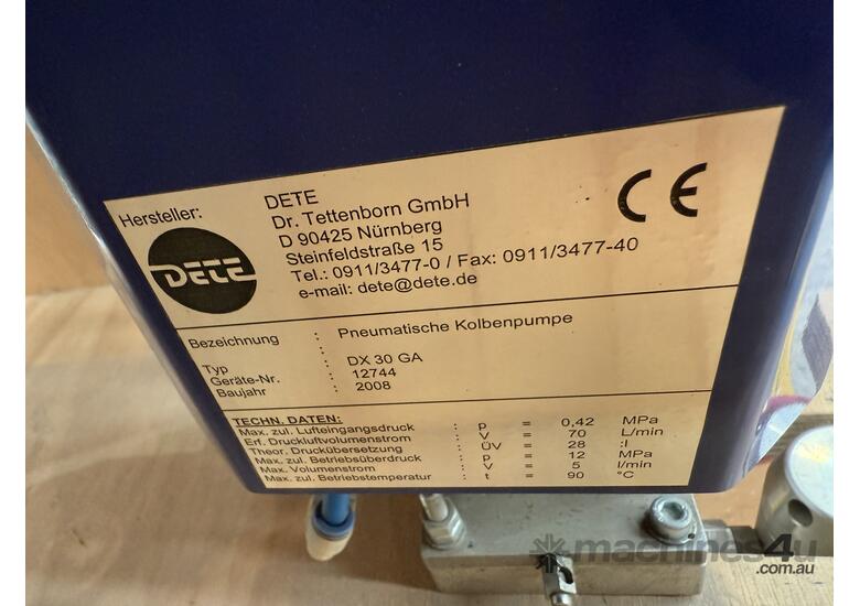 caption DETE DX30 GA Commercial Spray Applicator Unit