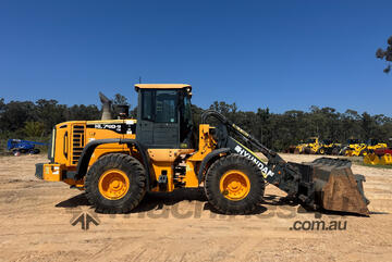 Hyundai HL740 Loader/Tool Carrier Loader