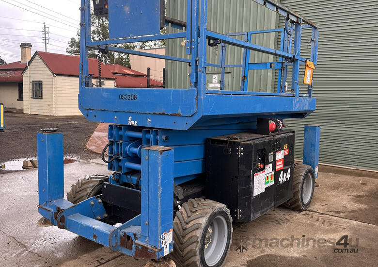 2018 Genie 33ft Rough Terrain Scissor Lift image 2