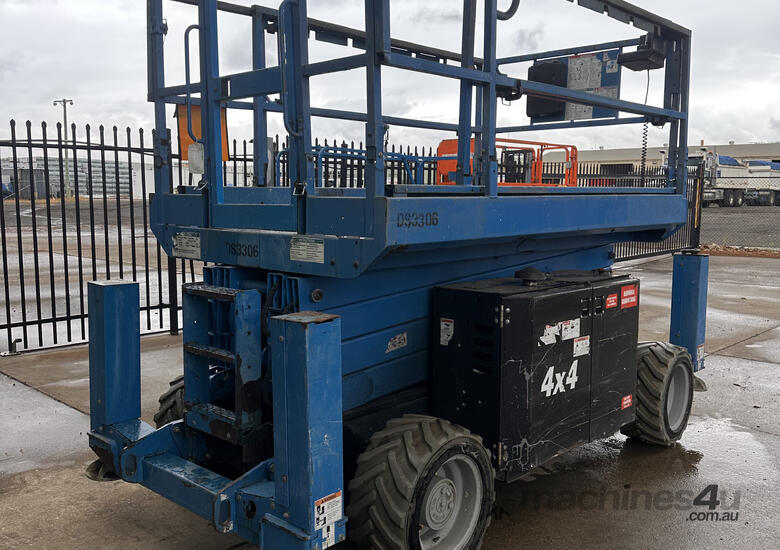 2018 Genie 33ft Rough Terrain Scissor Lift image 3