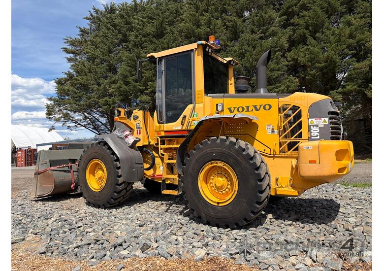 2015 Volvo L90F