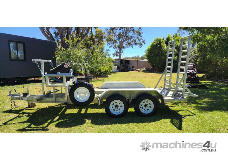 Toro TX1000 (low hours) + Plant Trailer + Attachments