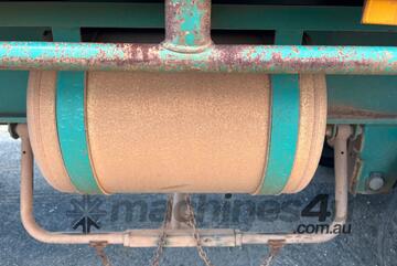 2012 Maxitrans ST3 Tri Axle Flat Top Trailer