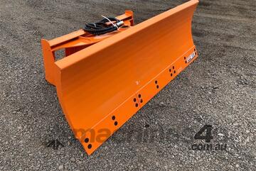 EXEQ SKID STEER LEVELLING BLADE ATTACHMENT