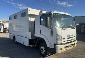 2010 Isuzu FRR 600 4x2 Service Truck