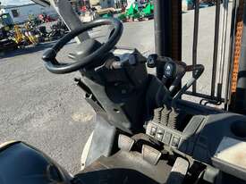 Nissan UG1F2A30DU Forklift - picture2' - Click to enlarge