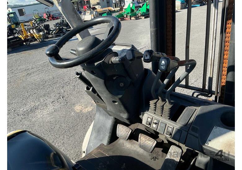 Nissan UG1F2A30DU Forklift