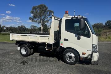 Hino   300 616 Tipper