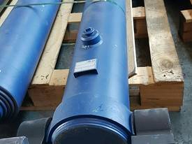 Well Mount TIpping Hoist FS4-172-6246 END OF LINE - picture0' - Click to enlarge