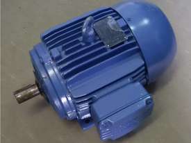 1.5 kw 2 hp 8 pole 415v WEG Electric Motor - picture2' - Click to enlarge