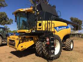 New Holland CR8090 Header(Combine) Harvester/Header - picture0' - Click to enlarge