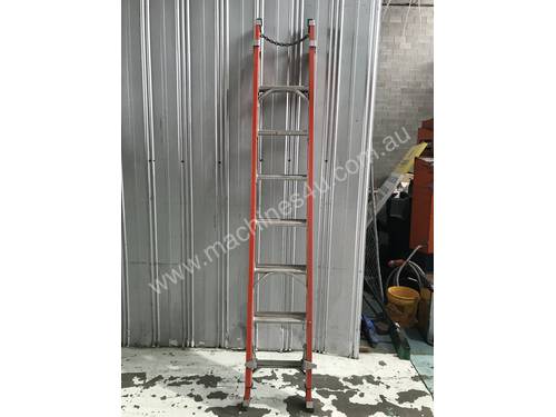 Bailey Fibreglass Extension Ladder 2.56 - 4.09 Meters Industrial