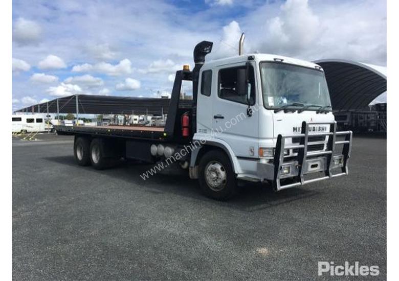 caption 2002 Mitsubishi FV 500