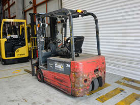 2.0T Battery Electric 3 Wheel Battery Electric Forklift - picture2' - Click to enlarge