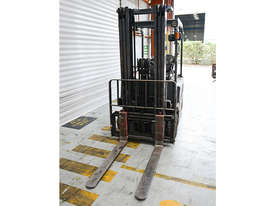 2.0T Battery Electric 3 Wheel Battery Electric Forklift - picture1' - Click to enlarge