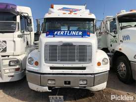 1996 Freightliner FL112 - picture2' - Click to enlarge