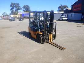 2003 Toyota 42-7FG18 1.8 Tonne LPG Container Mast Forklift - picture1' - Click to enlarge