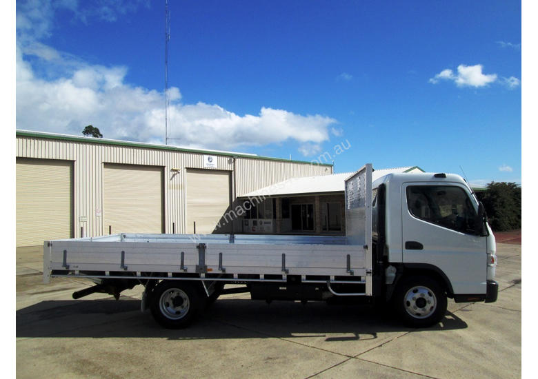 caption Mitsubishi Canter 615 Tray Truck